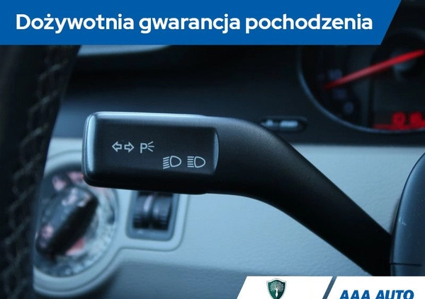 Volkswagen Passat cena 14000 przebieg: 249470, rok produkcji 2005 z Bielsko-Biała małe 254